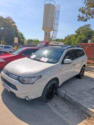 MITSUBISHI OUTLANDER 3.0 GT 4X4 V6 24V GASOLINA 4P AUTOMÁTICO